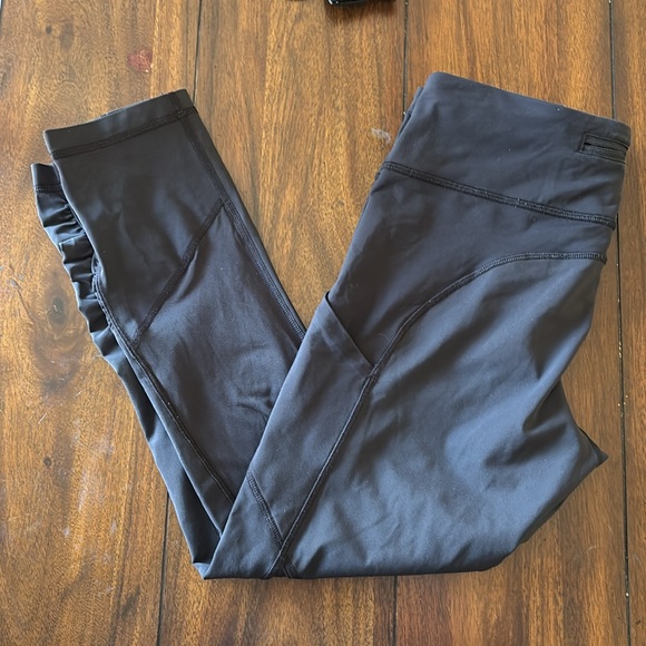 lululemon athletica Pants - Lululemon Black Cropped Leggings with Ruched Hem Size 8
